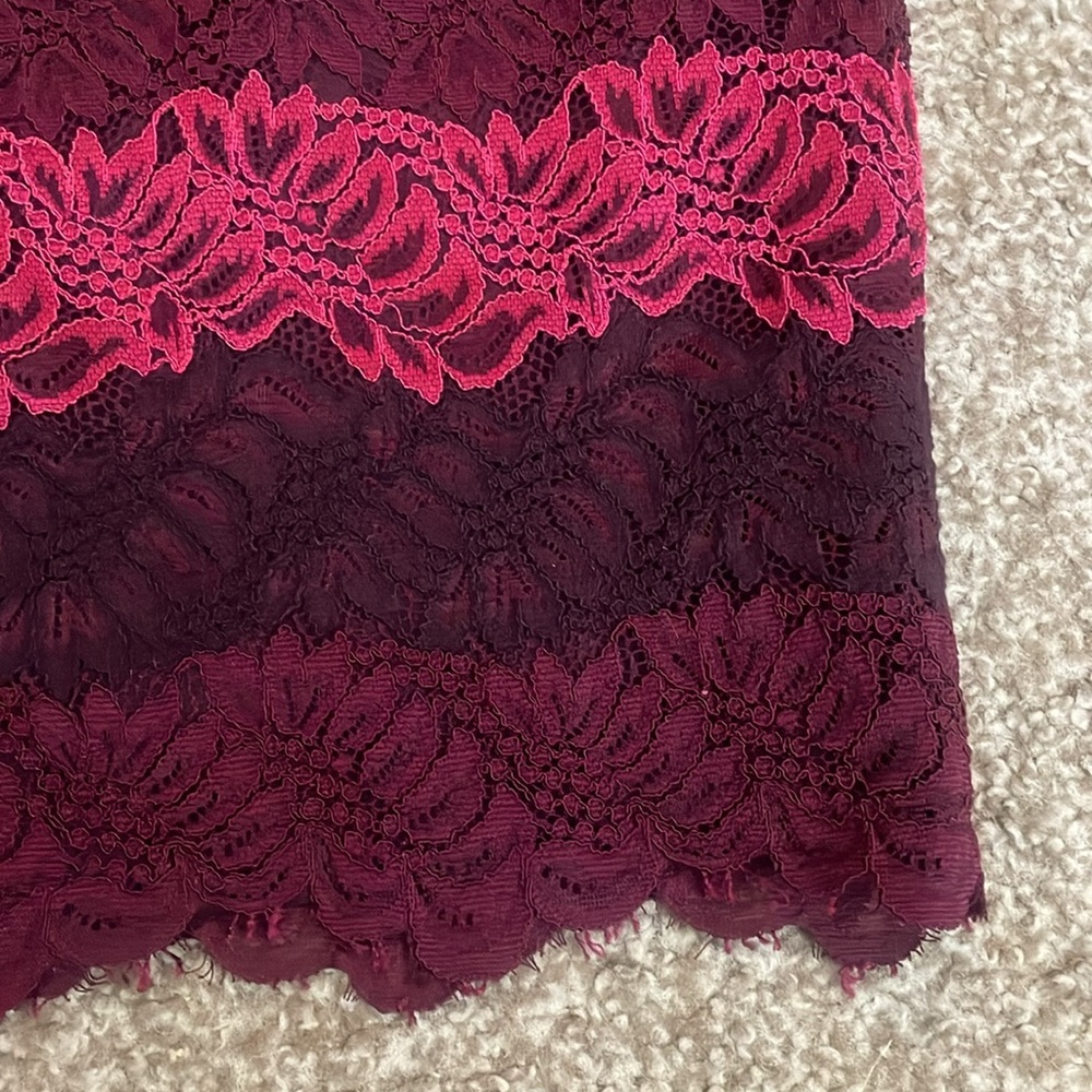 Banana Republic Lace Pencil Skirt - Picture 3 of 5